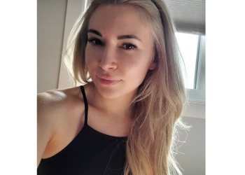 Alinity Divine in open hair