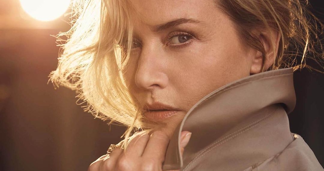 Kate Winslet posing for the camera