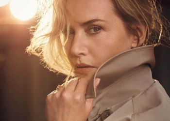 Kate Winslet posing for the camera