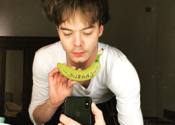 Akiko Matsuura ex-boyfriend Charlie Heaton clicking a selfie with banana
