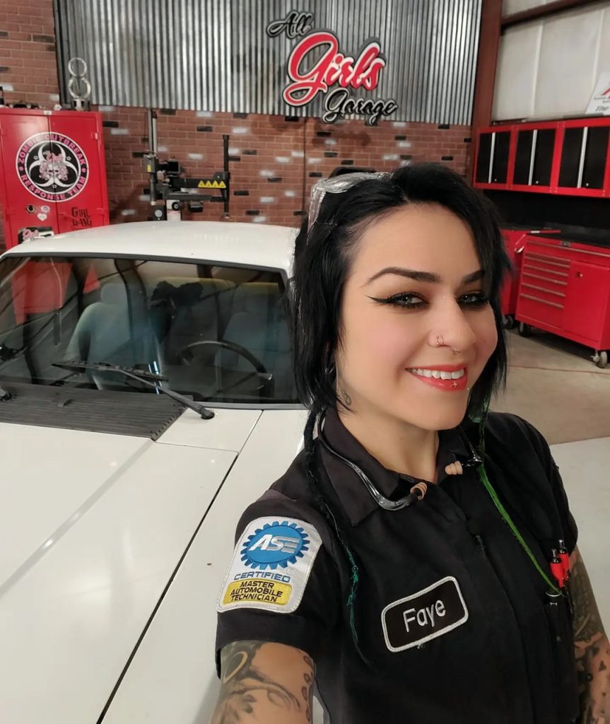 Faye on the sets of All Girl's Garage