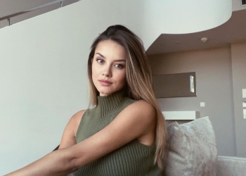 Nicola Cavanis in green top and open hair