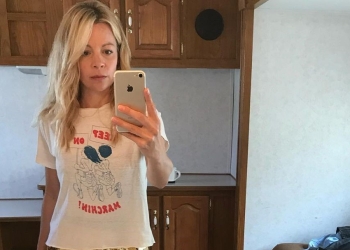 Fiona Button mirror selfie